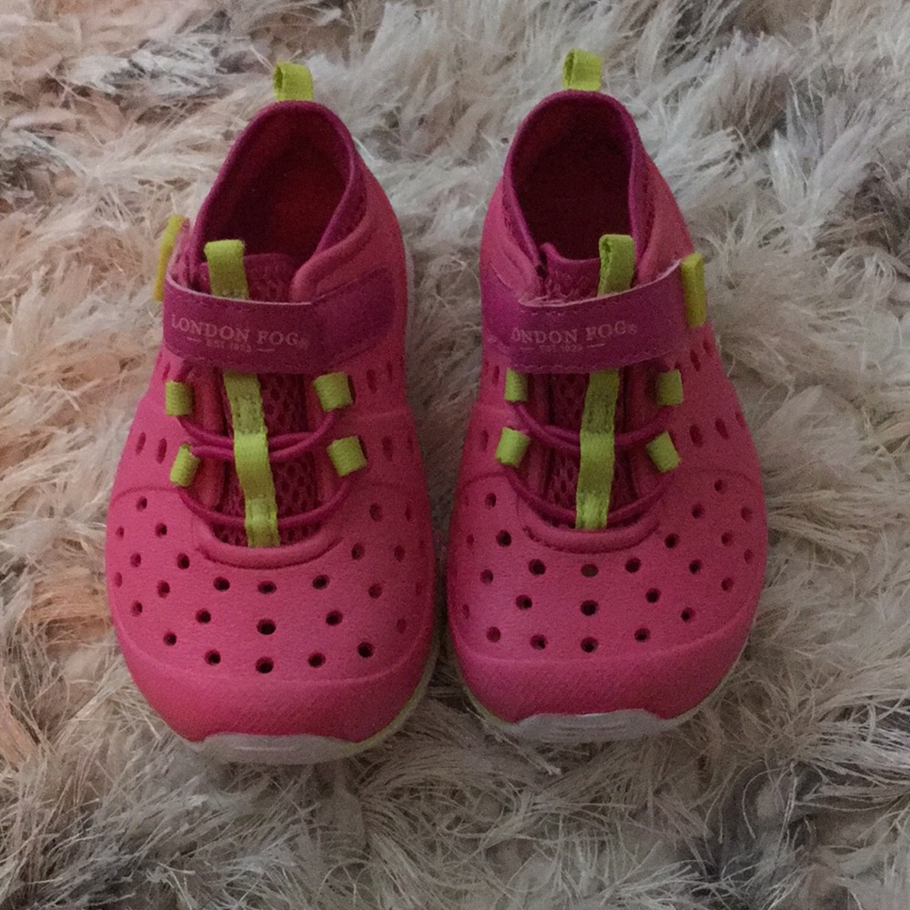 London Fog water shoes